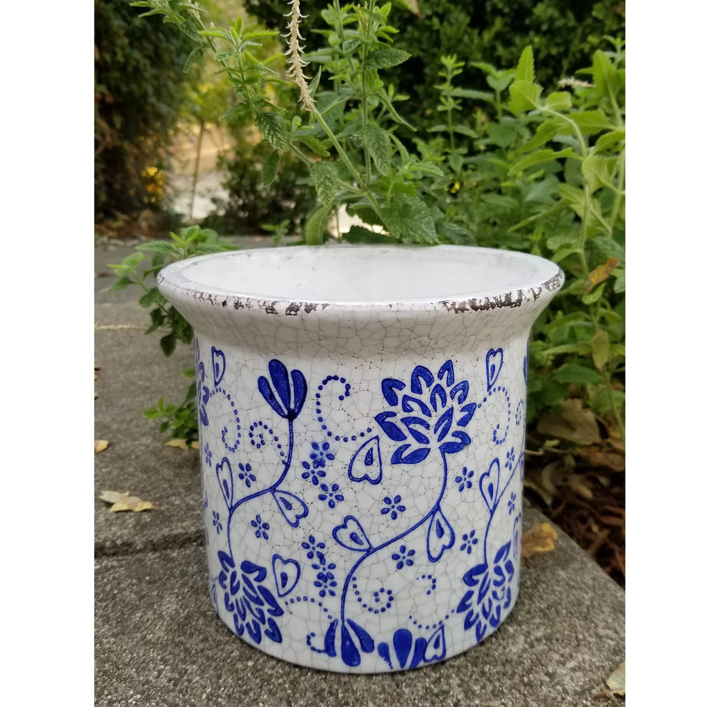 Blue and white ceramic flower print planter with flared lip U5130