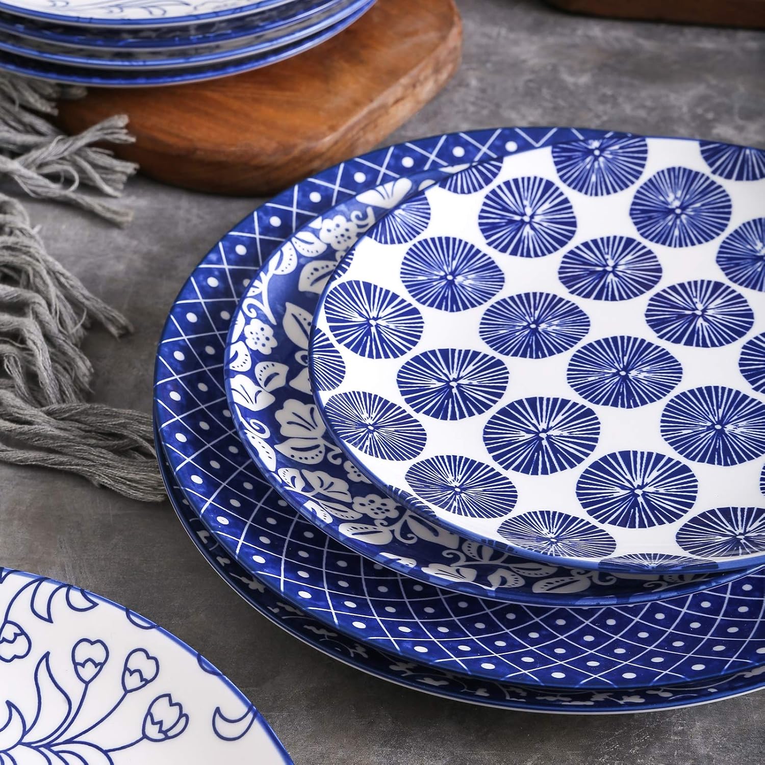 10 inch Porcelain Dinner Plates with 16-Piece Dinnerware Set, Vintage Blue W1400