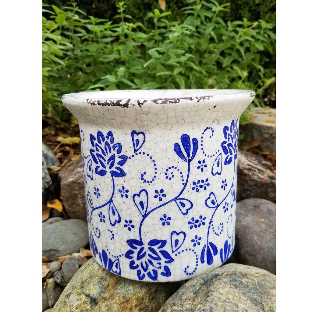 Blue and white ceramic flower print planter with flared lip U5130